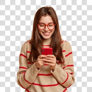 Mulher Sorrindo Mexendo no Celular PNG Transparente Sem Fundo