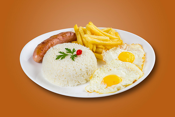 Salsicha, Arroz, Feijão, Batata Frita e Farofa com Acompanhamentos