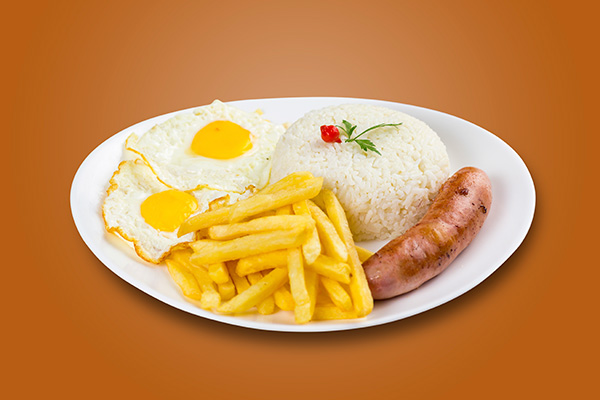Salsicha, Arroz, Feijão, Batata Frita e Farofa com Acompanhamentos