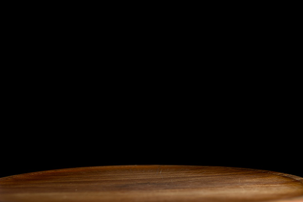 Fundo Escuro Com Tábua de Madeira