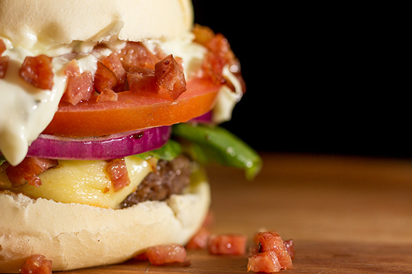 Hambúrguer Caseiro Com Bacon Close
