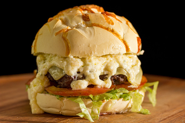 Hambúrguer Caseiro com Queijo Extra