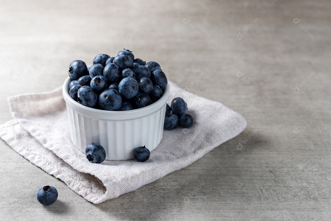 Mirtilos Frescos Em Um Pote