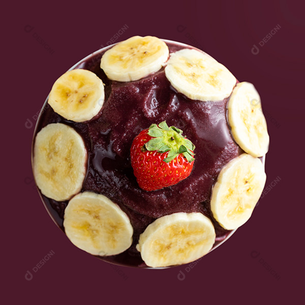 Tigela de Açaí Com Bananas e Um Morango Fundo Roxo Visto de Cima