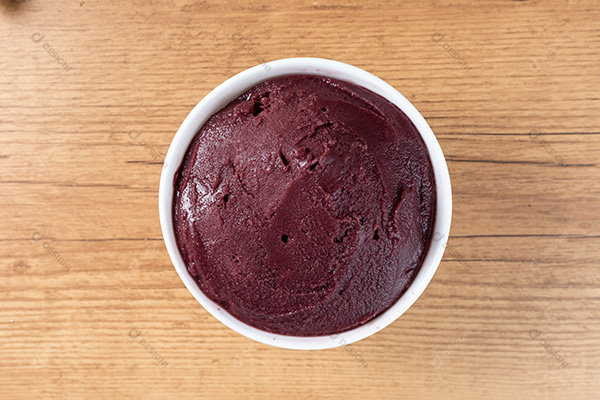 Tigela de Açaí Fundo de Madeira Visto de Cima