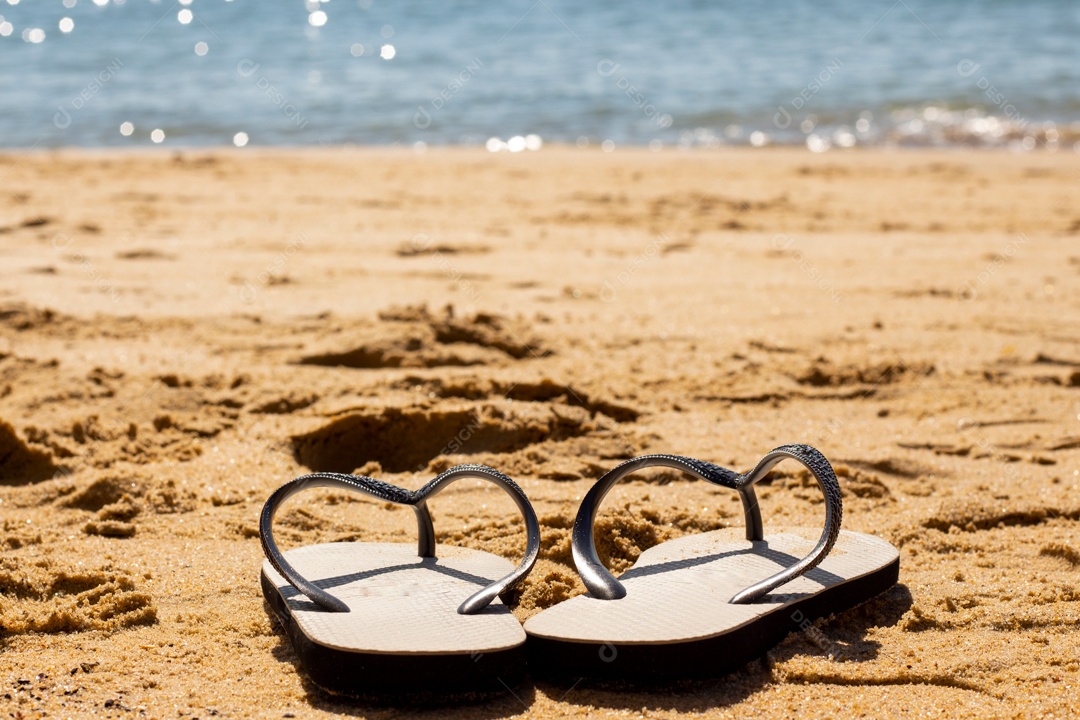 Chinelos na Costa da Praia