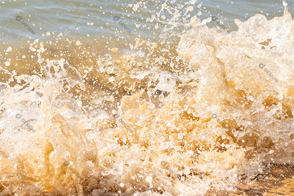 Ondas na Costa da Praia