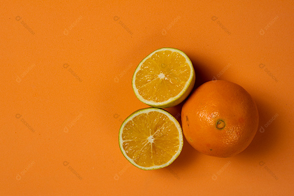 Laranjas em um Fundo Laranja