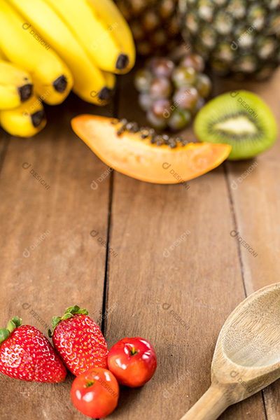 Fundos de Frutas Sobre Mesa de Madeira