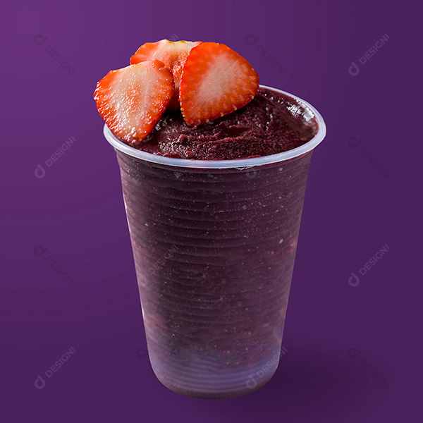 Copo de Açaí com Morangos Fundo Roxo