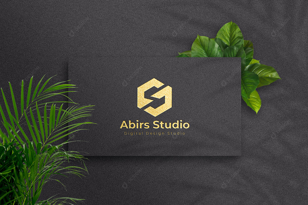 Mockup de logo em cartão de visita dourado de luxo