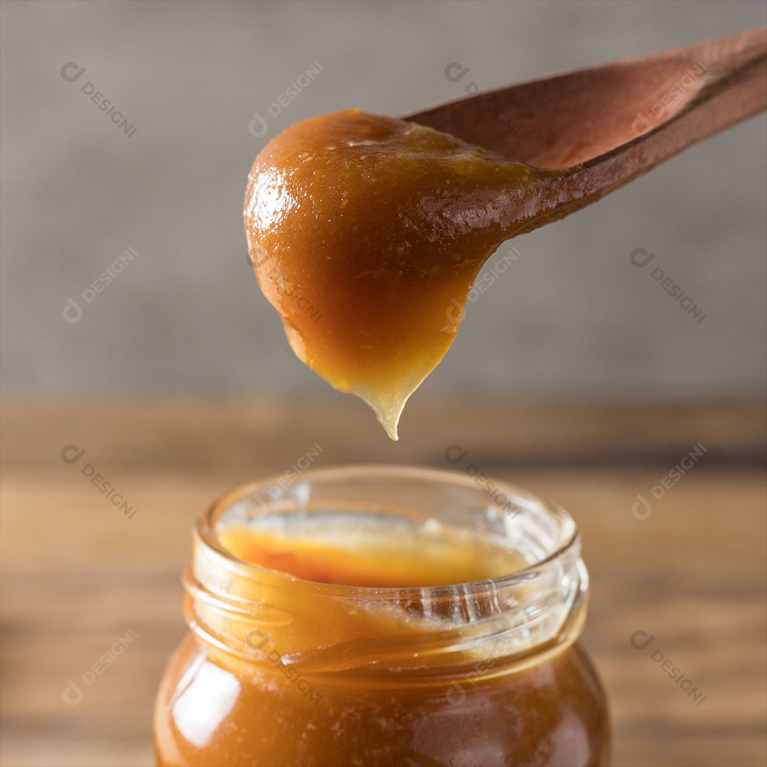 Doce de Leite Com Colher de Pau Imagem JPG