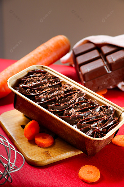 Bolo de Cenoura com Cobertura de Chocolate