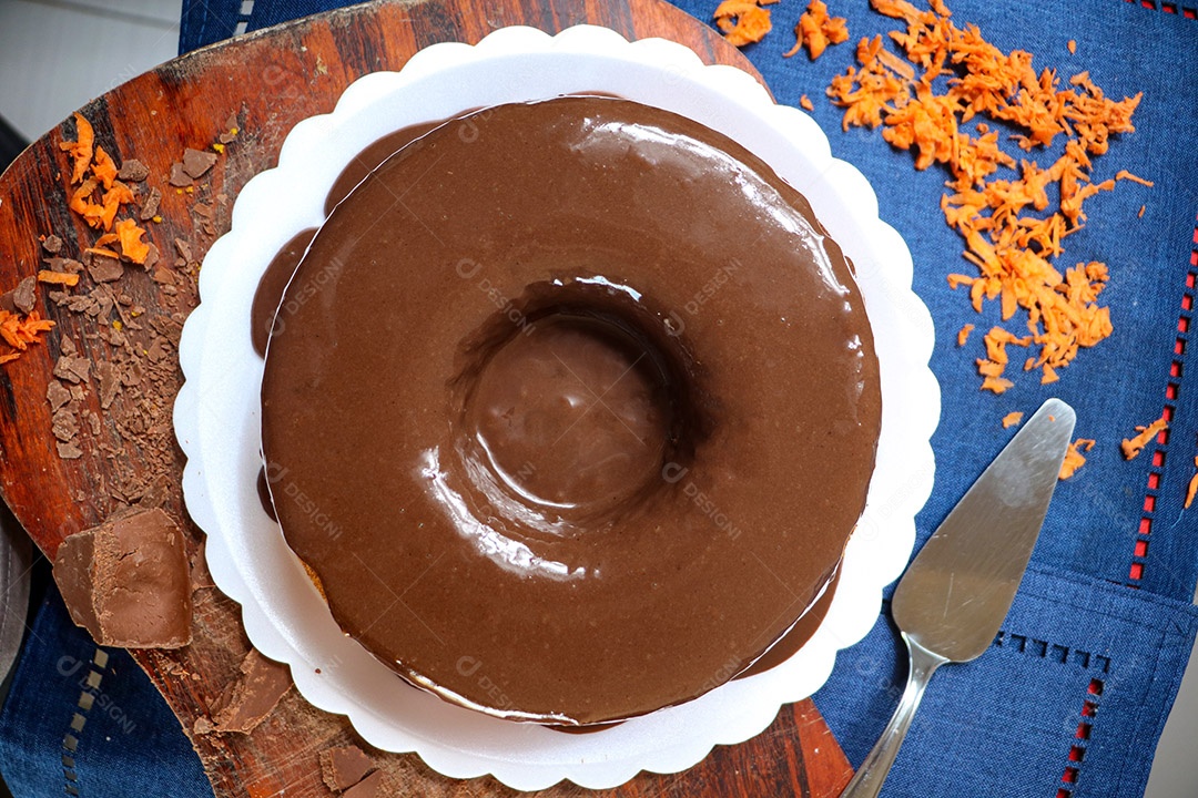 Bolo de Cenoura com Cobertura de Chocolate