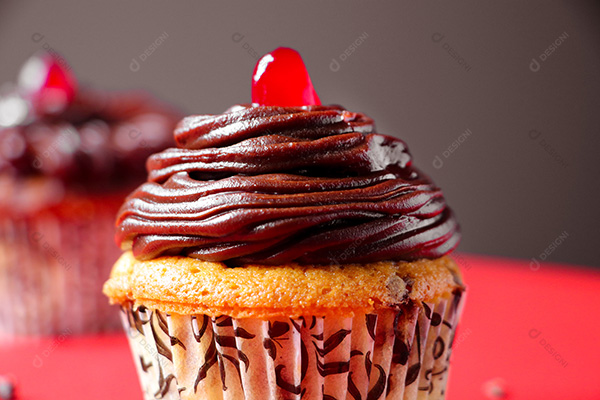 Cupcake com Cobertura de Chocolate