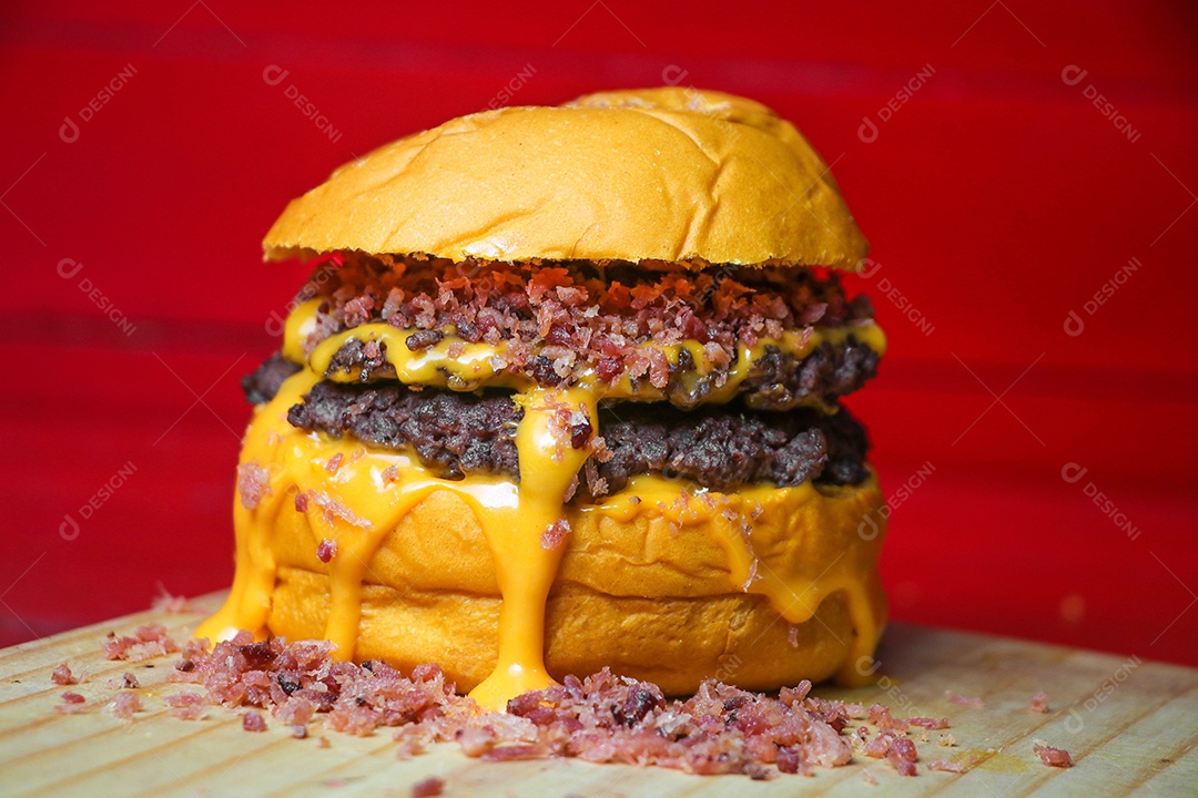 Hambúrguer Duplo com Cheddar