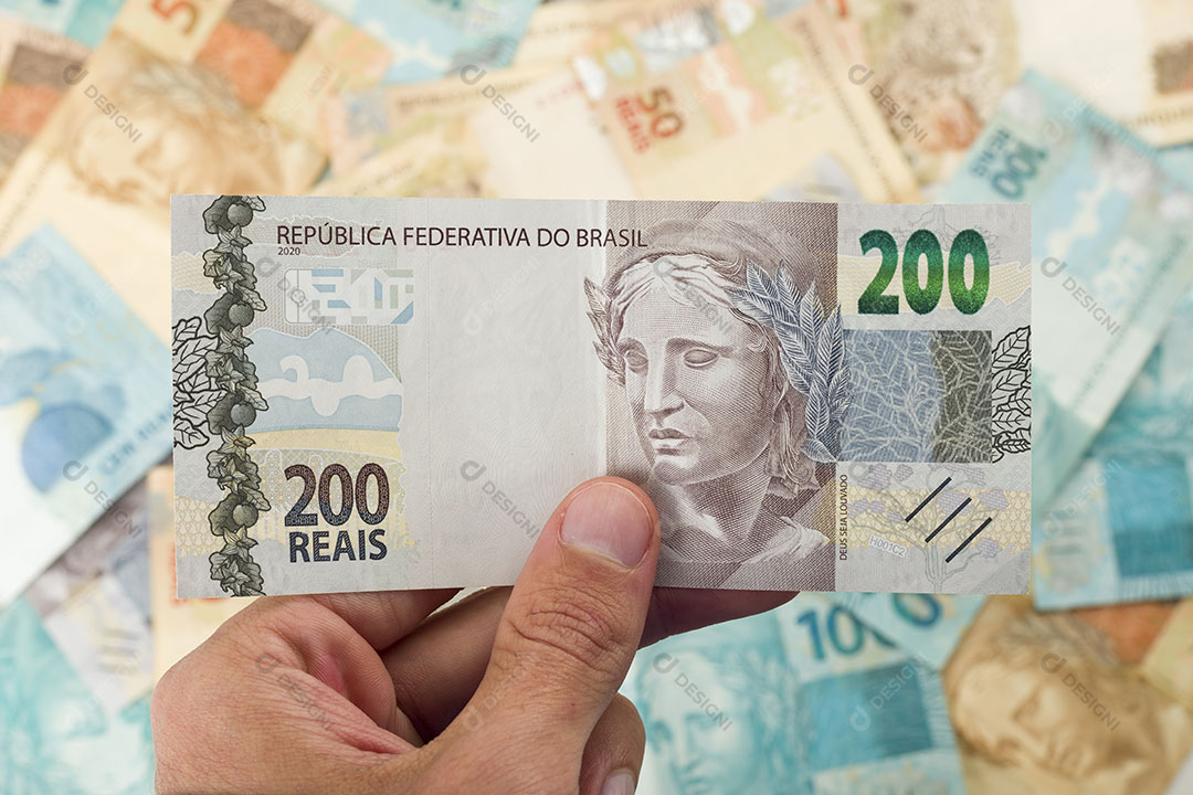 Mão Segurando Dinheiro Nota 200