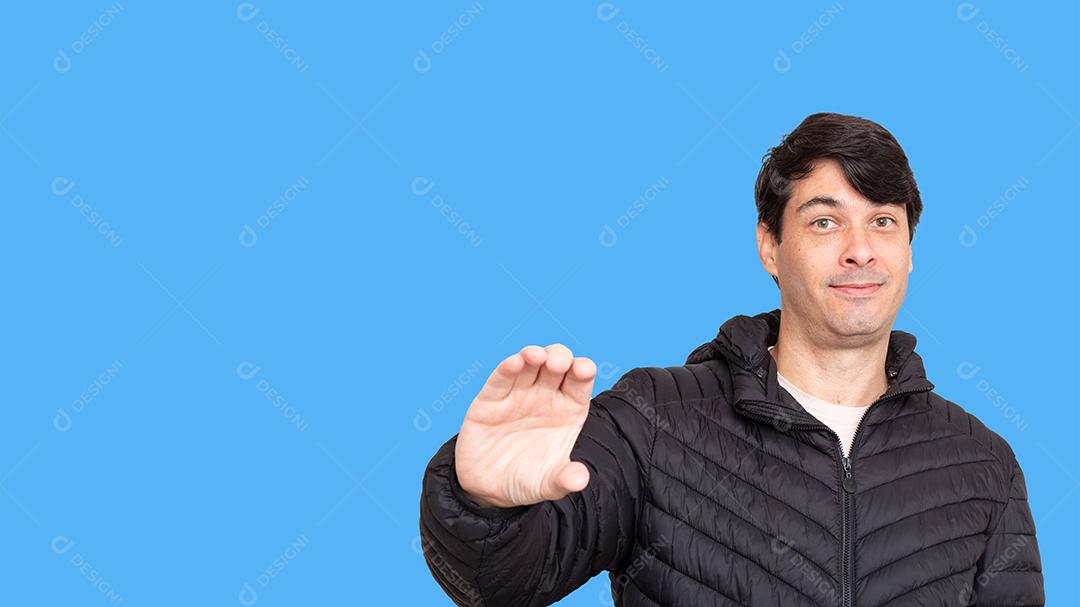 Homem de Jaqueta Preta Mostrando a Mão Direita Vazia Imagem JPG