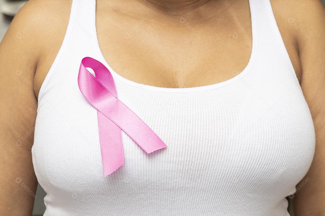 Mulher Com Fita Rosa Em Blusa Branca Imagem JPG