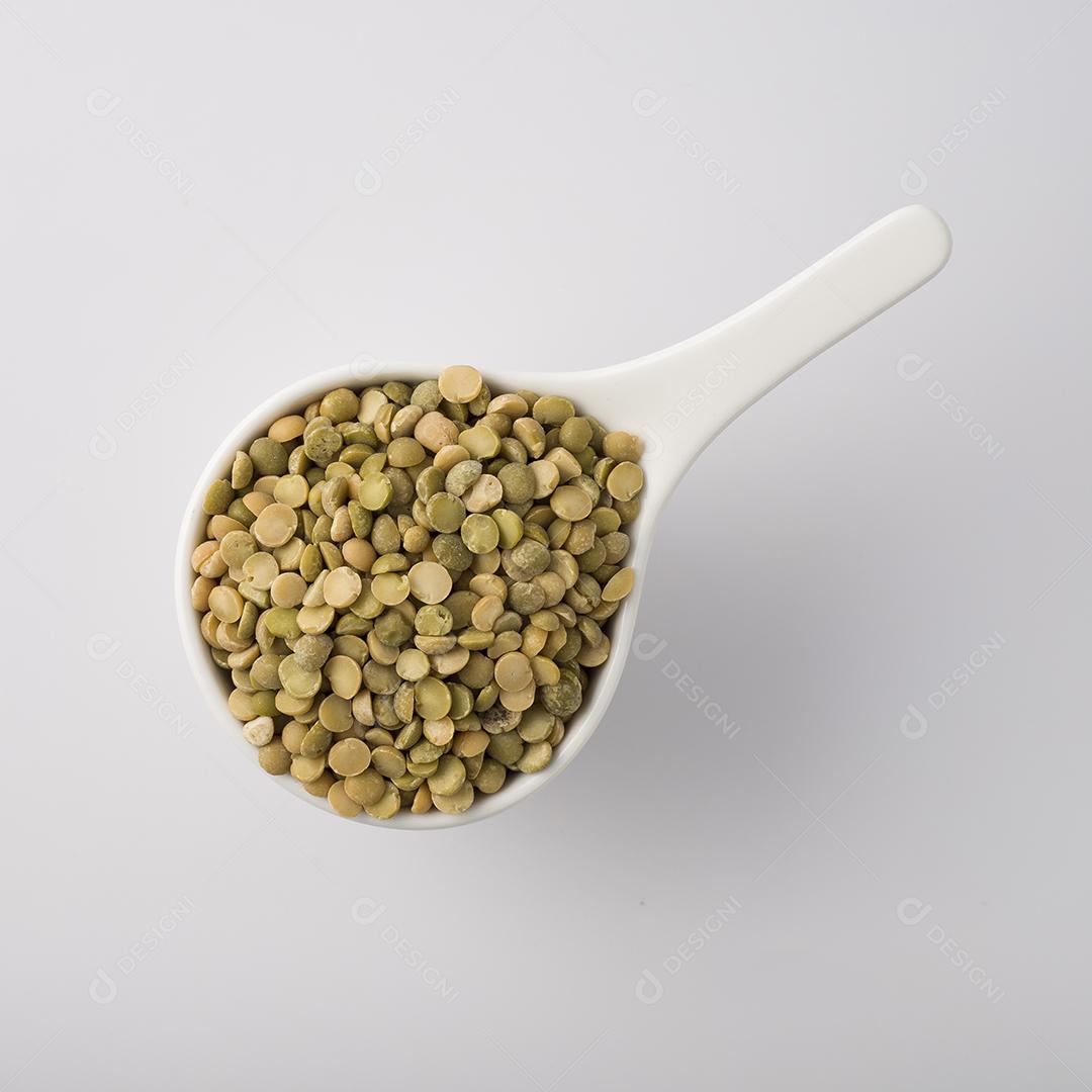 Copo de Prato Branco Cheio de Lentilha Imagem JPG