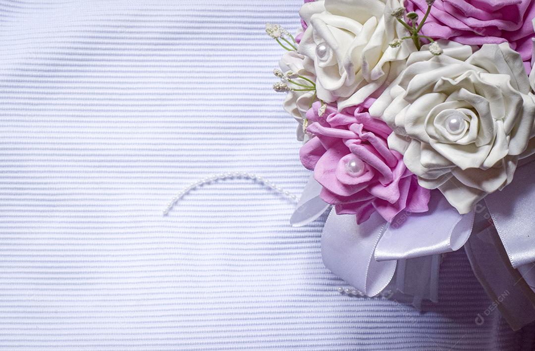 Flores Encima de Pano Branco Imagem JPG