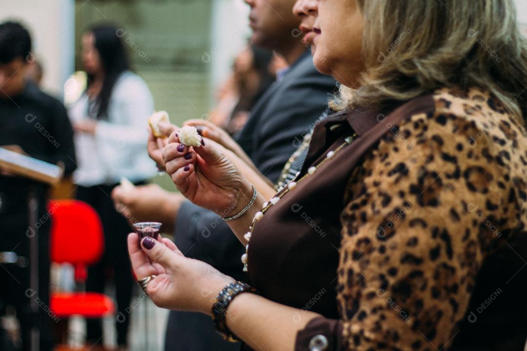 Pessoa Com Cálice Copo Com Vinho Na Mão Imagem JPG