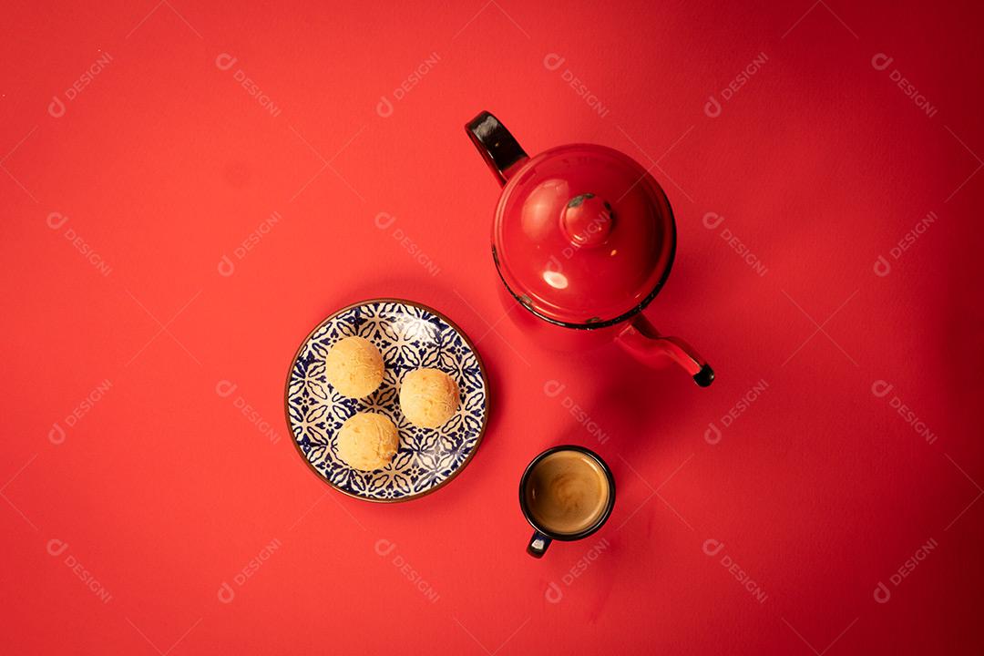 Vasilha Com Pão de Queijo é Bule de Chá Imagem JPG