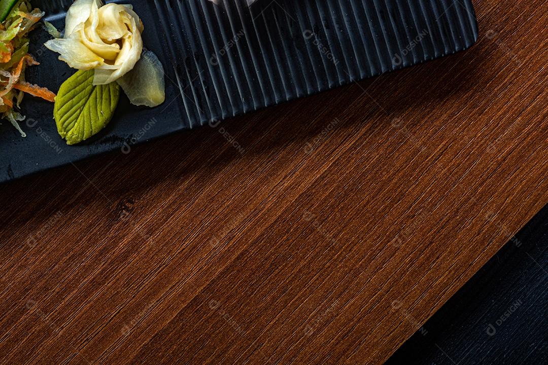 Pratos Para Comida Japonesa Com Raiz-Forte e Wasabi Vista Superior