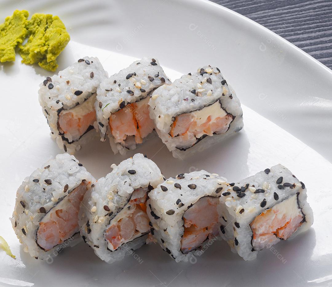 Comida Japonesa Camarão Uramaki da Filadélfia.