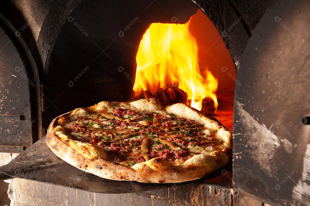 Pizza Assada No Forno Alenha