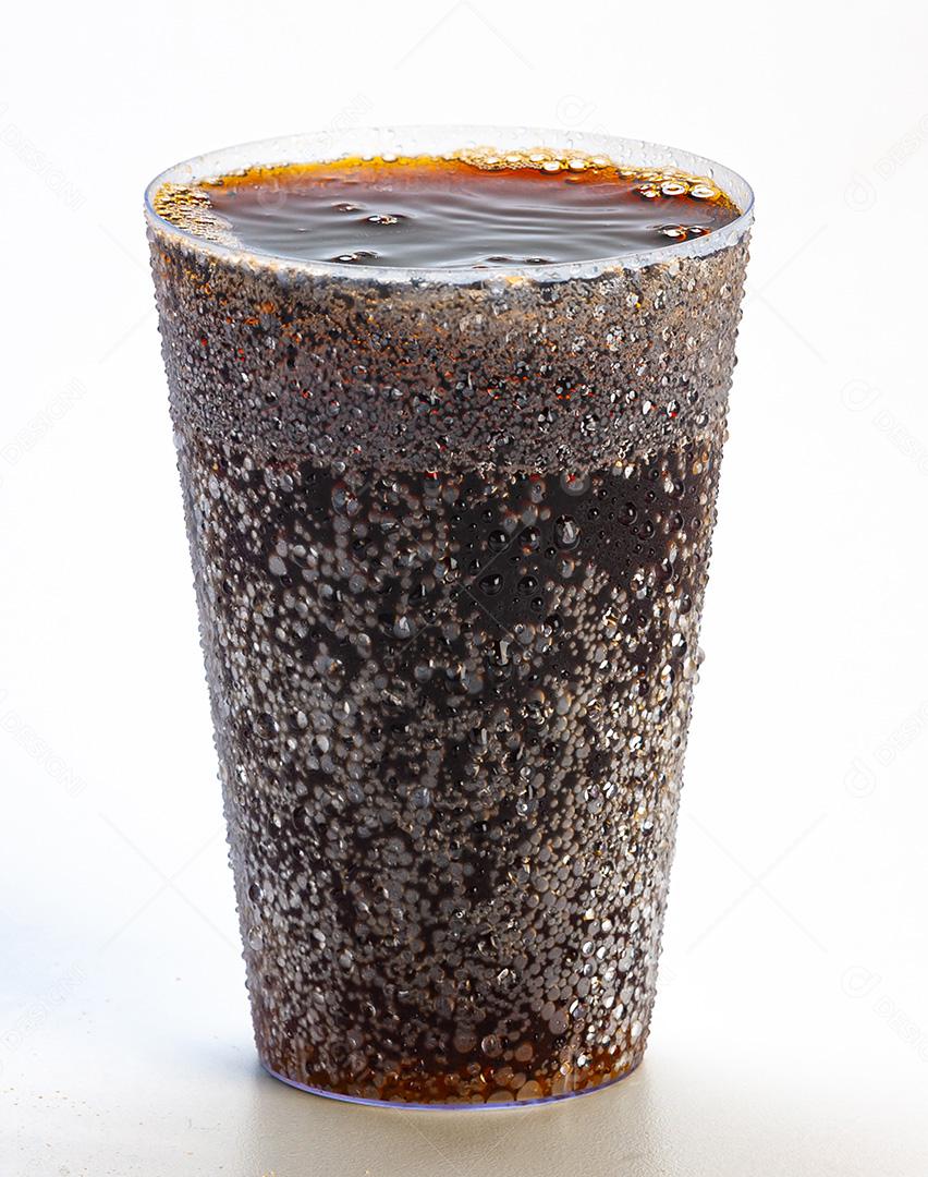 Copo Com Refrigerante Coca Cola Em Fundo Branco