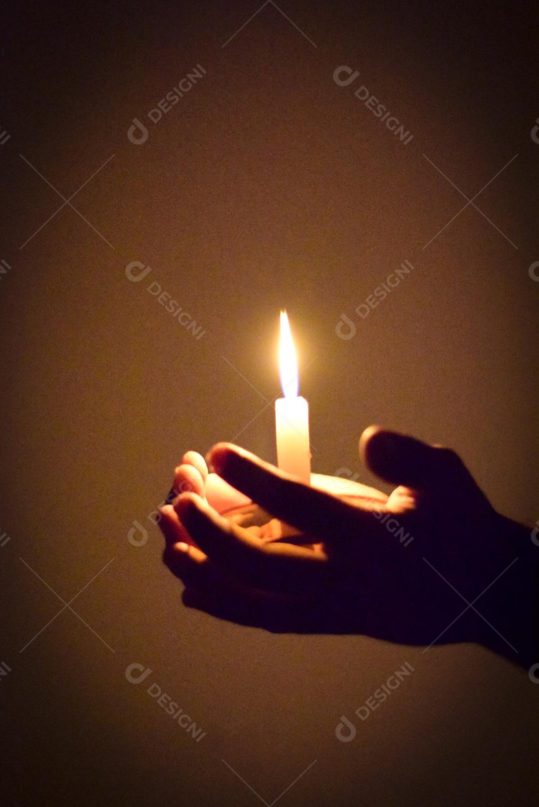 Imagem mão Segurando vela Imagem JPG