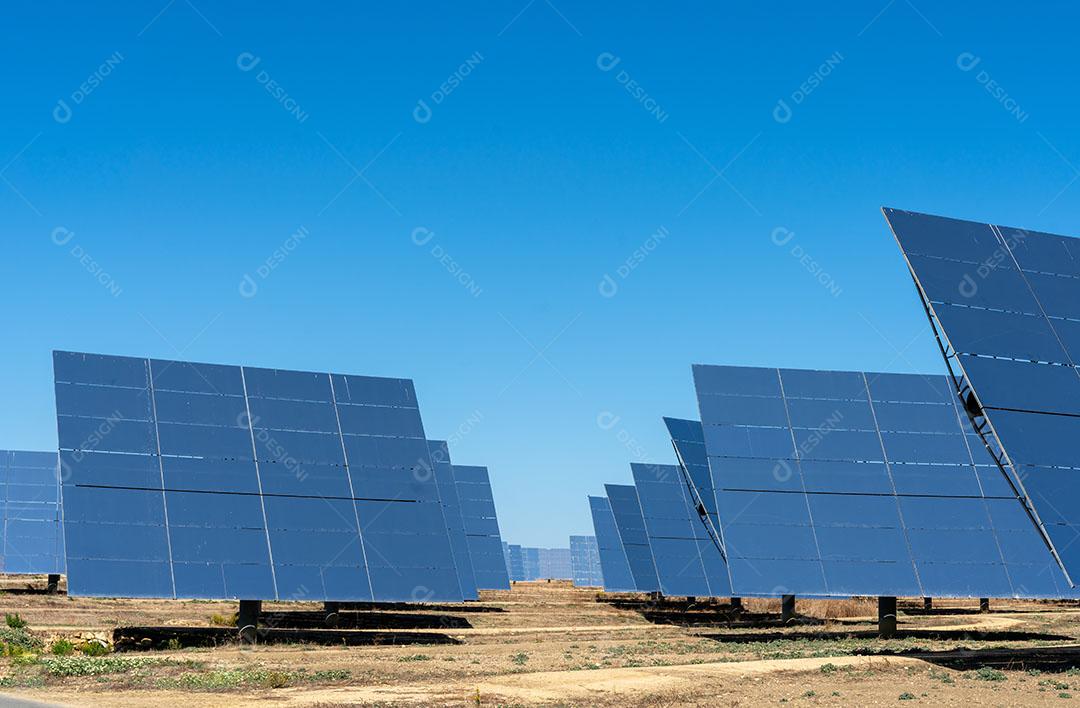 Painéis Fotovoltaico na Estação de Energia Solar Ps10 Em Sanlucar Imagem JPG