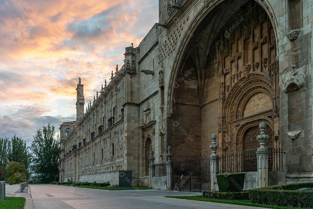 Fachada do Hospital San Marcos Em León, Espanha Imagem JPG