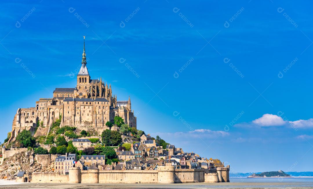 Imagem JPG Paisagem Bay e Mont de Saint Michel Em Um Dia de Céu Azul