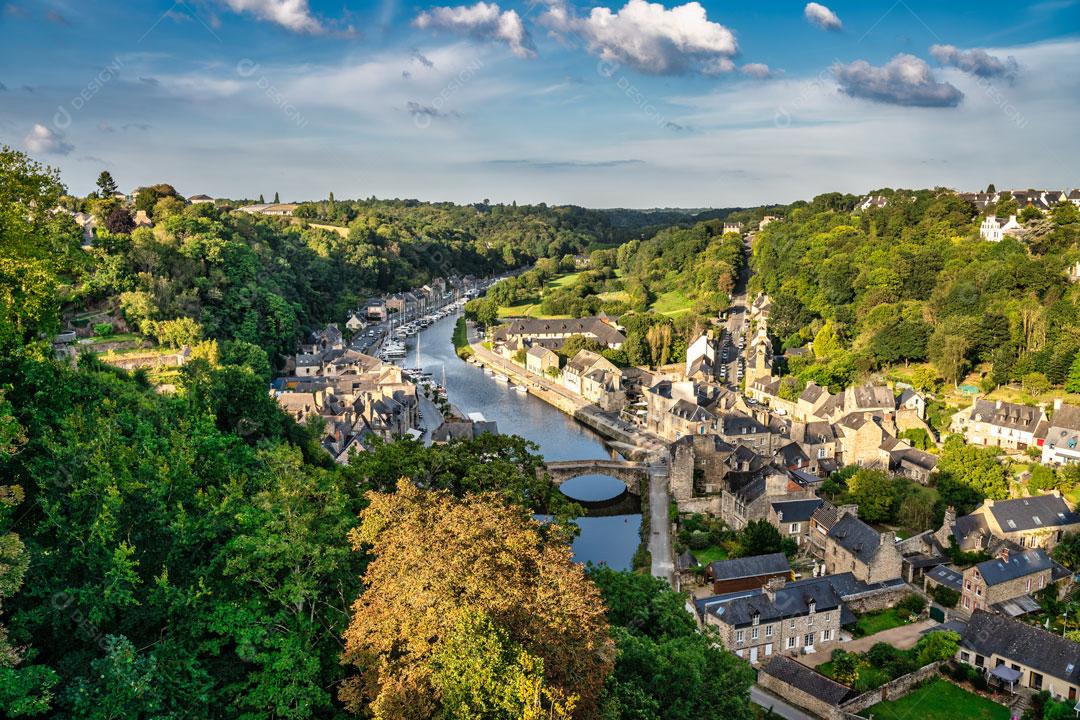 Imagem JPG Bretanha na França Paisagem De Casas Rio