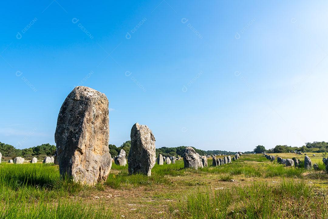 Monumento Histórico  Alinhamentos Megalíticos De Carnac Na França Imagem JPG