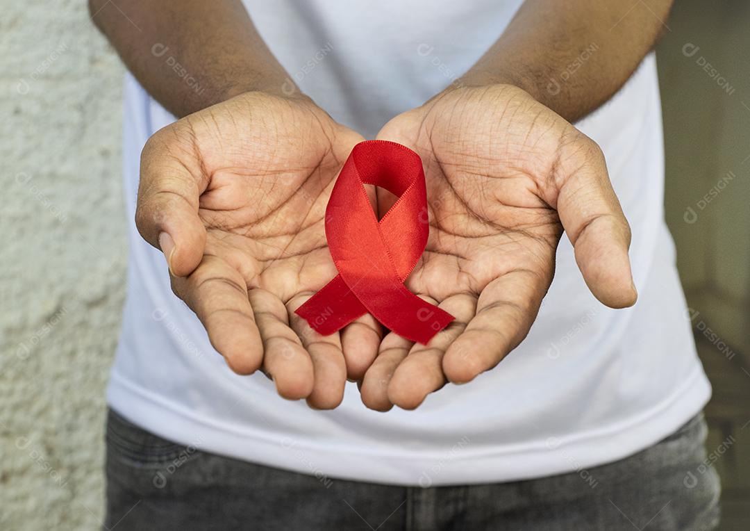Pessoa Segurando Laço Vermelho Simbolizando Campanha Contra Aids Imagem JPG