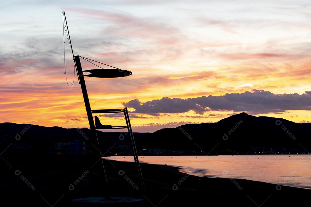 Vista do Céu do Amanhecer Em Roses, Espanha - Torre de Salva-vidas Imagem JPG