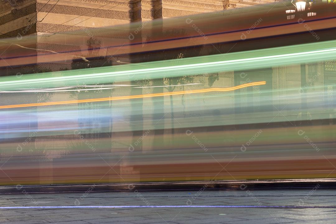 Textura do Bonde Turva Passando Em Frente Ao Prédio Imagem JPG