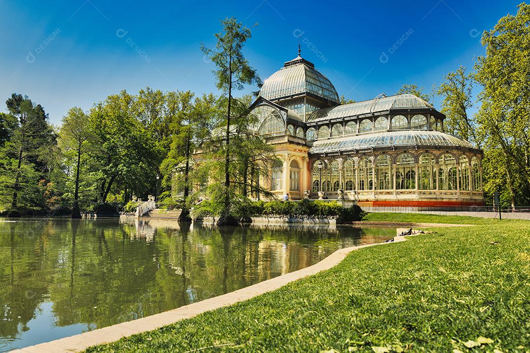 Palácio de Cristal no Parque Retiro Em Madrid, Espanha Imagem JPG