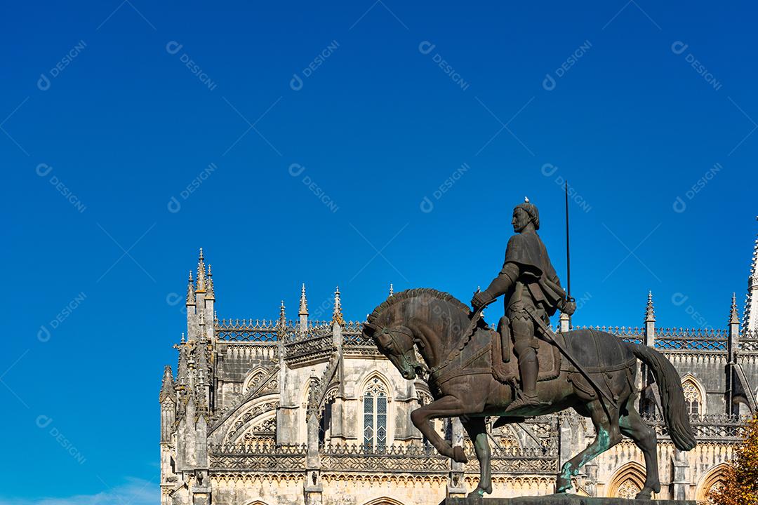 Estátua Equestre no Mosteiro da Batalha Em Portugal Imagem JPG