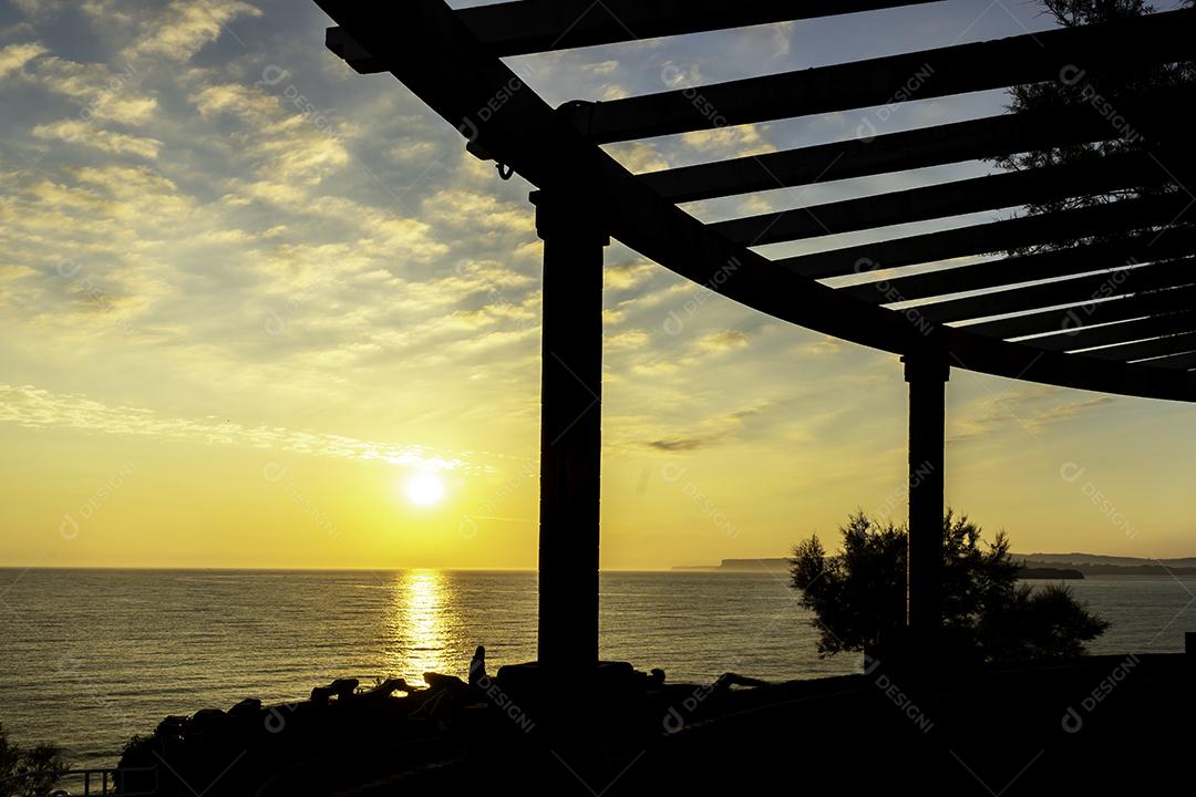 Varanda do Mirante na Praia Ao Nascer do Sol na Cidade de Santander na Espanha Imagem JPG