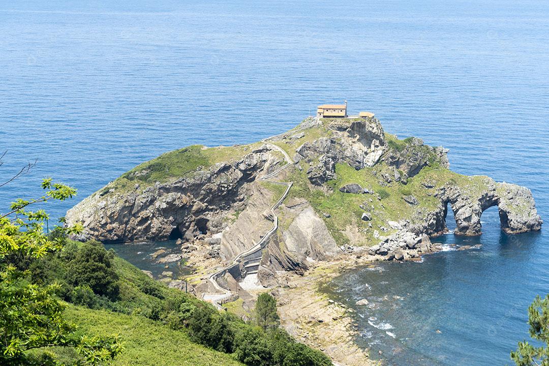 Península Rochosa de San Juan de Gaztelugatxe, no País Basco Imagem JPG