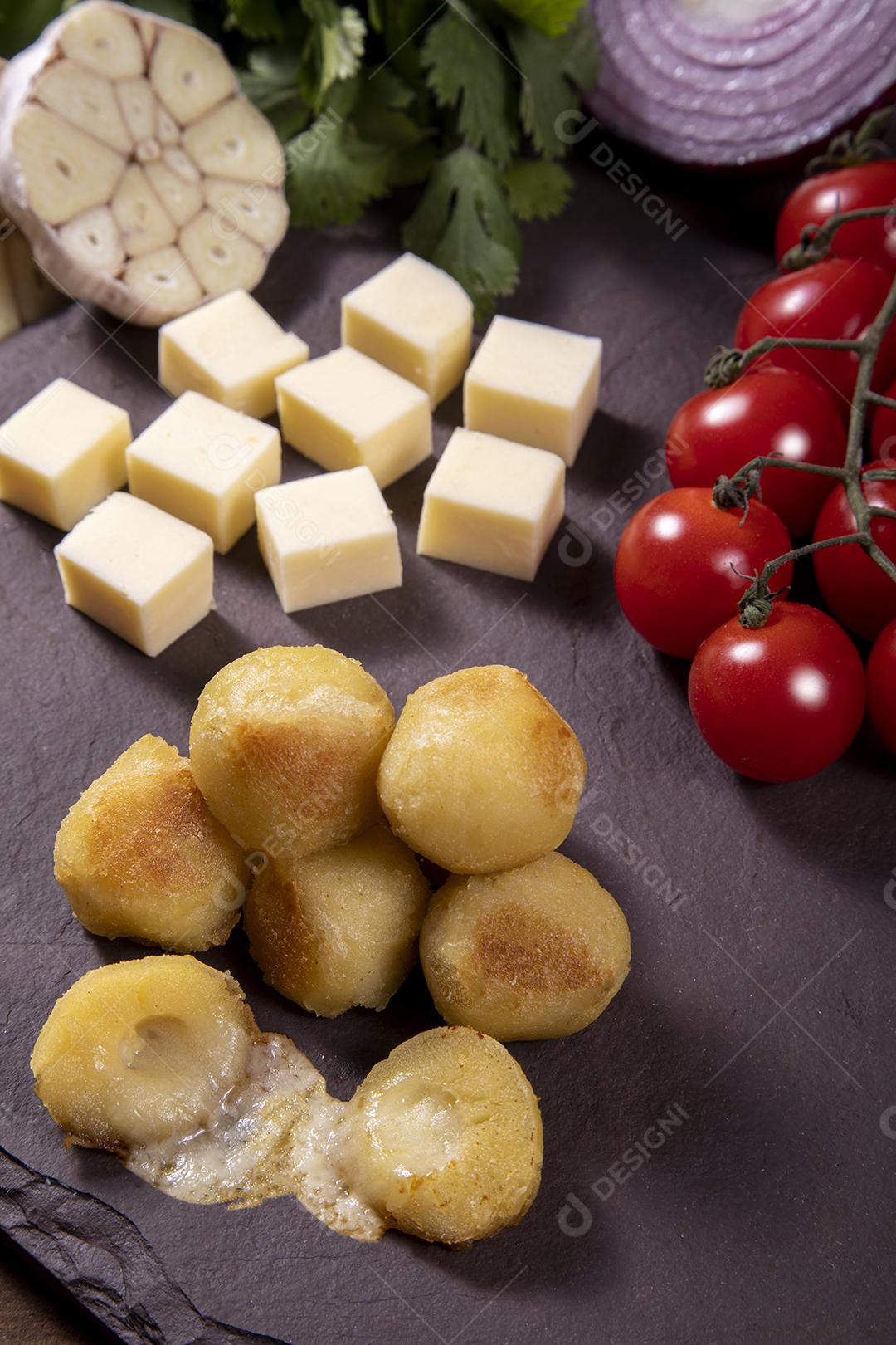 Restaurante Nhoque Calabresa E Frango Imagem JPG