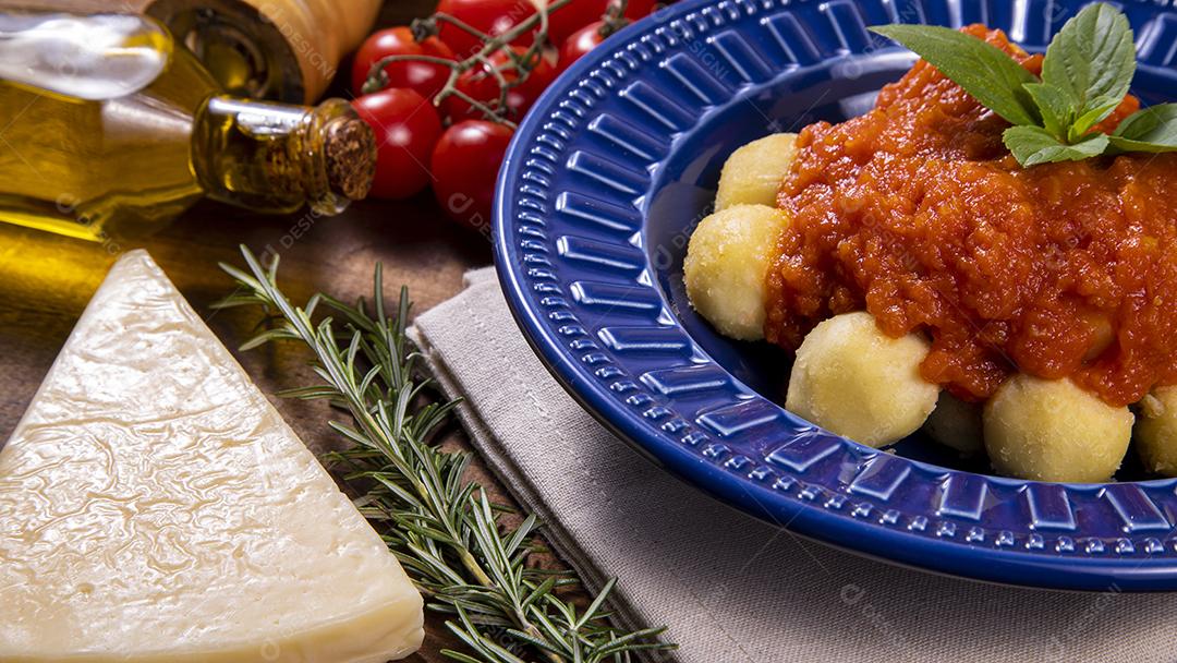 Restaurante Nhoque Calabresa E Frango Imagem JPG