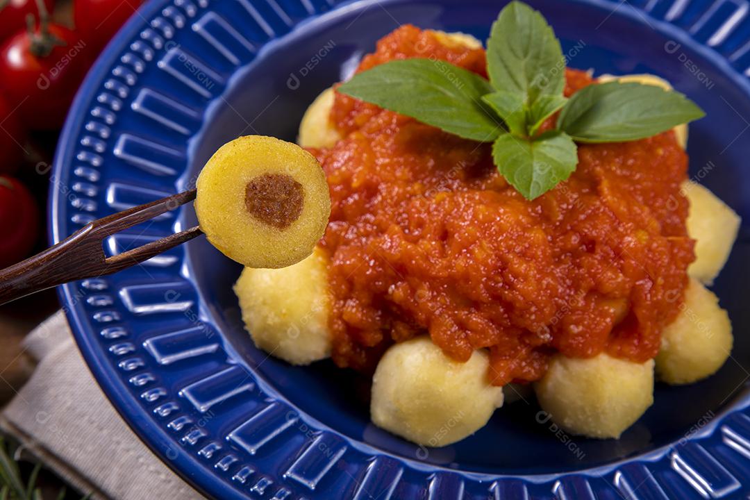 Restaurante Nhoque Calabresa E Frango Imagem JPG