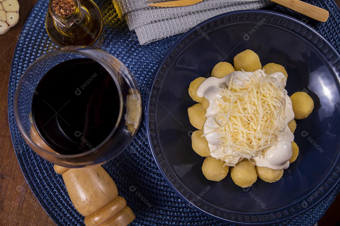Restaurante Nhoque Calabresa E Frango Imagem JPG