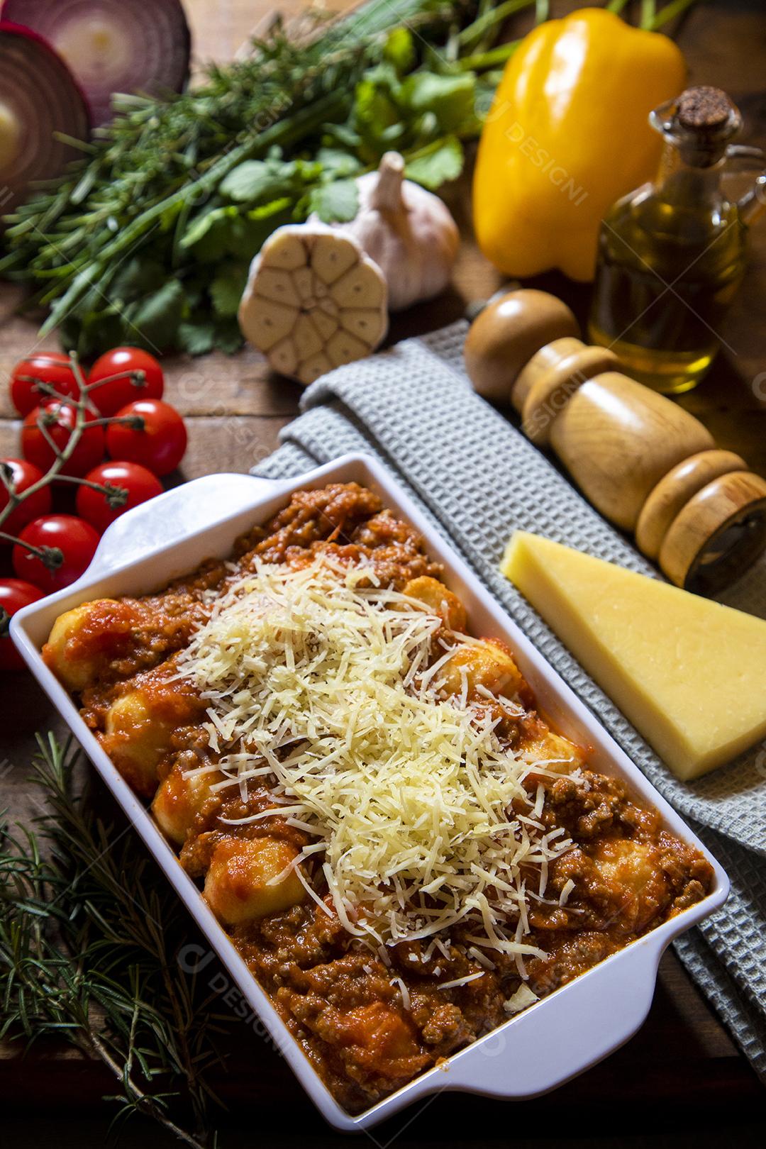 Restaurante Nhoque Calabresa E Frango Imagem JPG