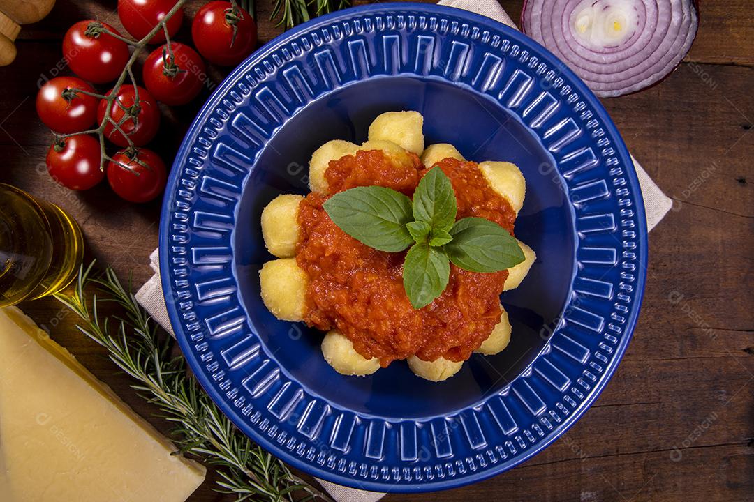 Restaurante Nhoque Calabresa E Frango Imagem JPG